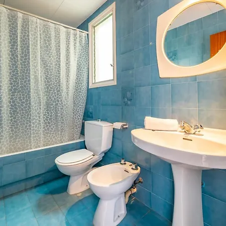 Homeholidaysrentals V *